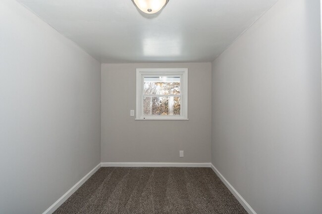 Building Photo - COMING SOON: Beautiful and Renovated Property in Raytown!