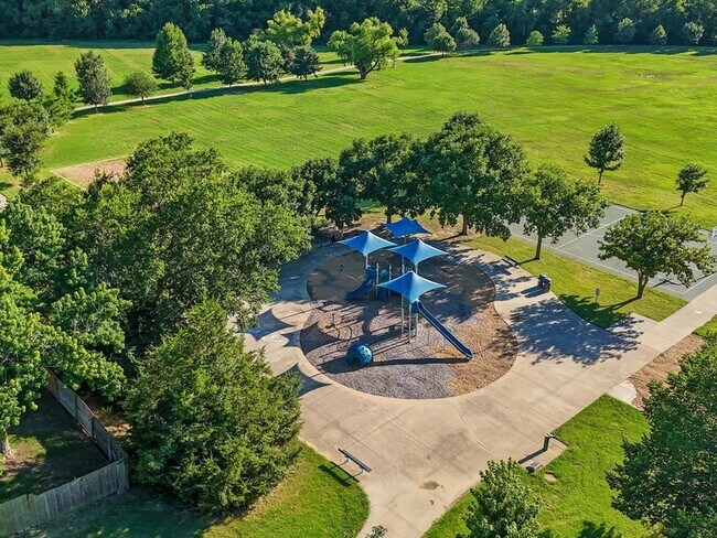 Building Photo - 8212 Canoe Ridge Ln