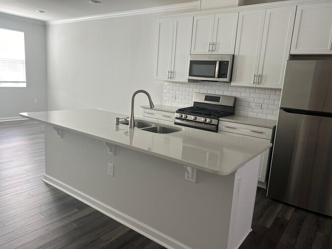 Building Photo - 714 Cormiche Ln