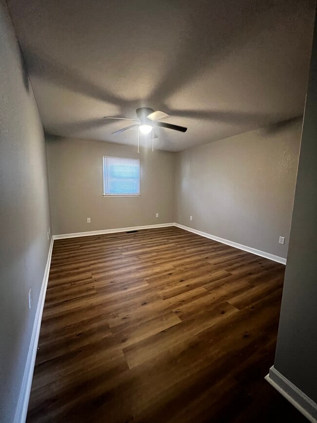 Building Photo - 1344 Husband Rd