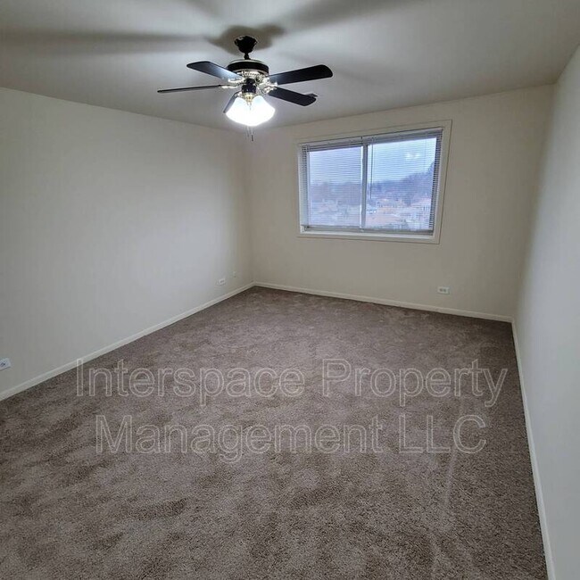 Building Photo - 9937 S Cicero Ave