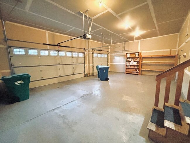Building Photo - Huge 5 bed home located in Maple Grove!