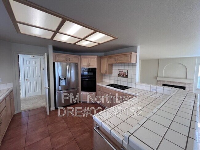 Building Photo - 3213 Hilton Head Dr