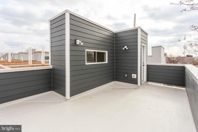 Building Photo - 2052 Gerritt St