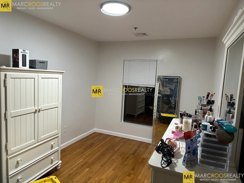 Building Photo - 22 High St