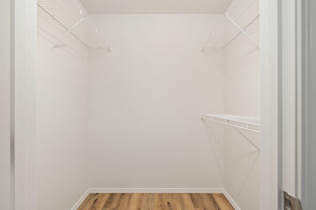 Building Photo - Newly built 3 bedroom duplex-Westbury Gardens!