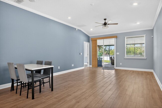 Building Photo - Resort-Style Living!