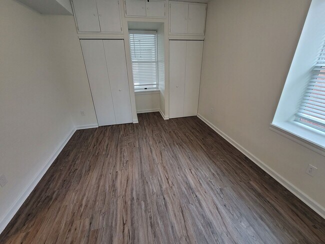 Building Photo - 510 W 5th St