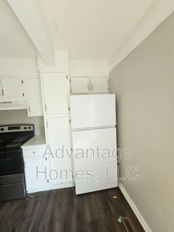 Building Photo - 827 N 70th Terrace