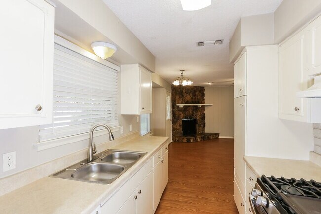 Building Photo - 1307 Columbine Ct