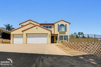 Building Photo - Elegant 5Bdm 3Ba Hilltop Home In Fallbrook!
