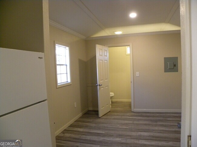 Building Photo - 105 WZ