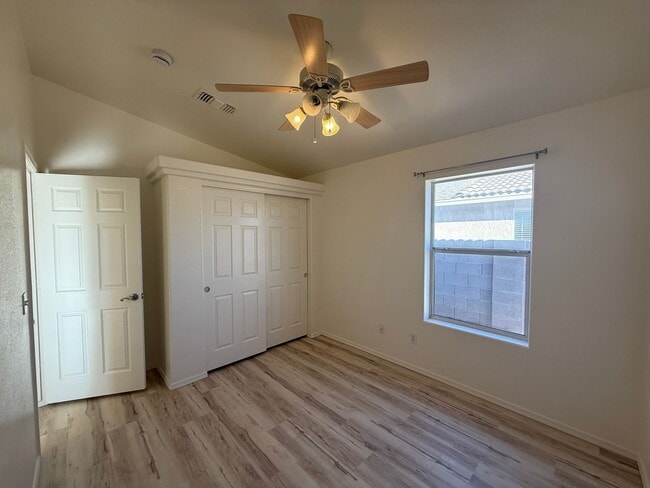 Building Photo - 3 Bedroom 2 Bathroom Duplex