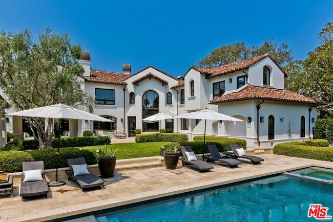 Building Photo - 2134 La Mesa Dr