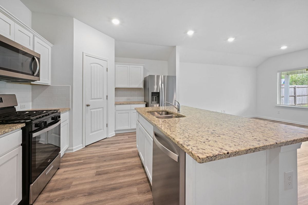 Building Photo - 15820 Loussier Dr