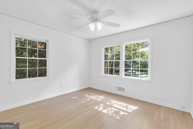 Building Photo - 5095 S Trimble Rd