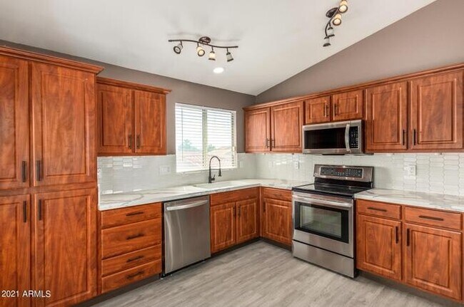 Building Photo - 875 N Ithica Ct