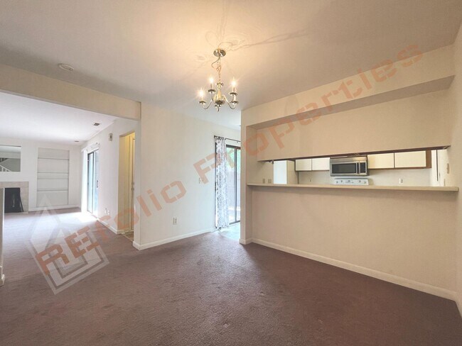 Building Photo - Beautiful 2 bedroom 2.5 bath Condo w/ Reserved Parking Space @ Finley Forest, Chapel Hill, Availa...