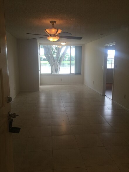 Building Photo - 2880 N Oakland Forest Dr