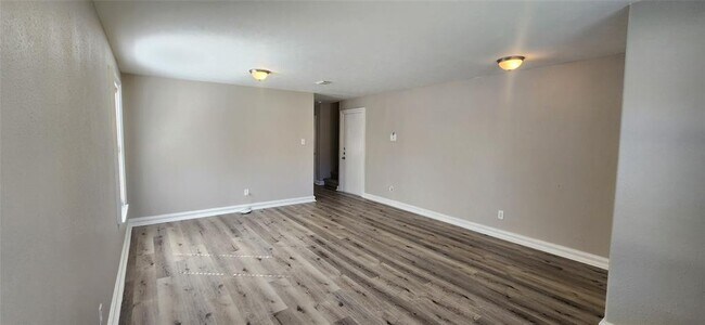 Building Photo - 18223 Thicket Grove Rd