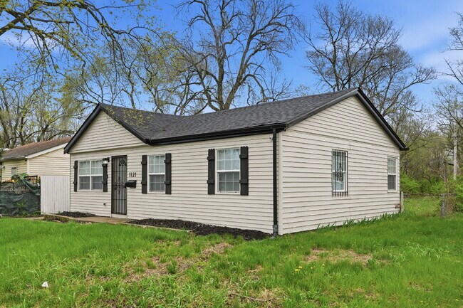 Building Photo - 3-Bedroom Home Minutes from Miller Beach & the Indiana Dunes