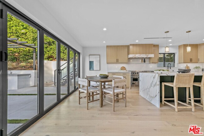 Building Photo - 18101 Green Meadow Dr