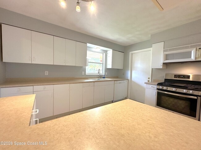 Building Photo - 1082 Madrid Rd