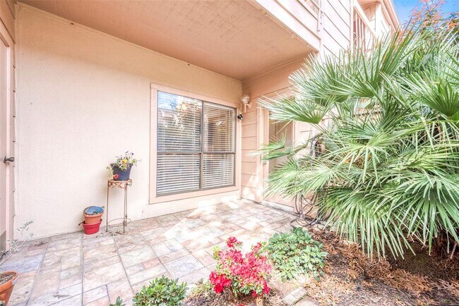 Primary Photo - 2125 Augusta Dr