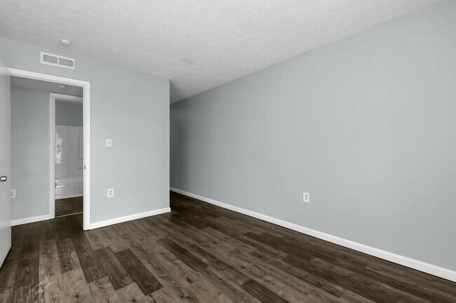 Building Photo - 2 Bedroom Apartment