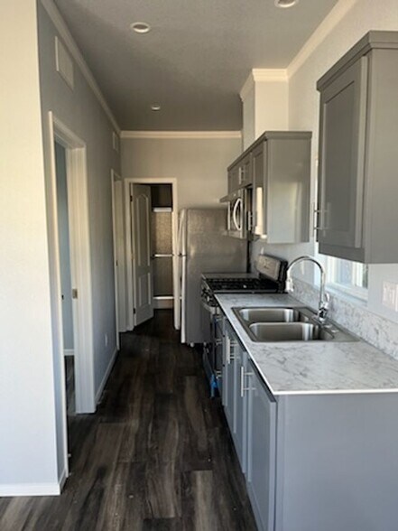 Building Photo - Anthony's