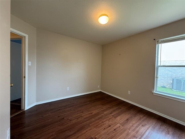 Building Photo - 316 Meadow Park Dr