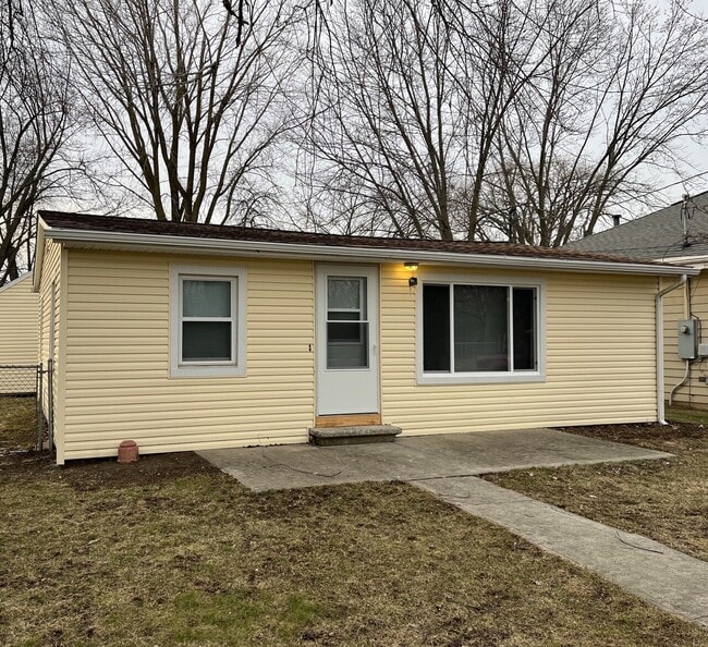 Building Photo - N Grand Ave 2