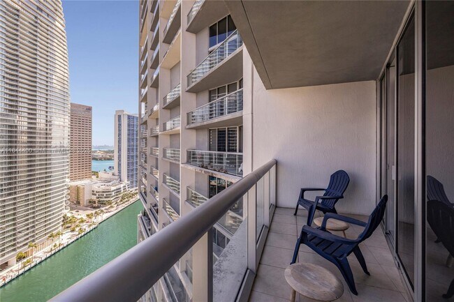 Building Photo - 475 Brickell Ave