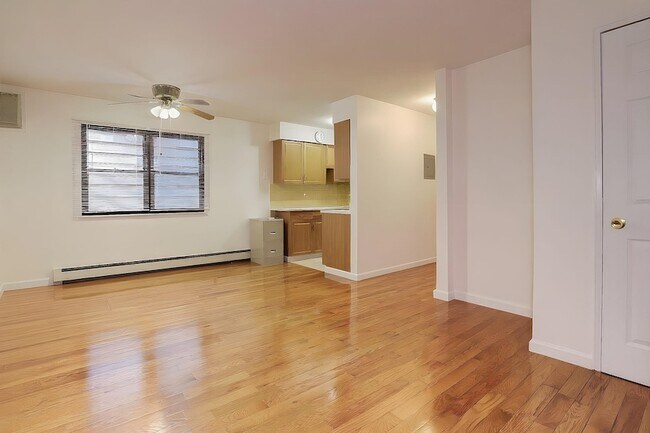 Building Photo - 56 68th St