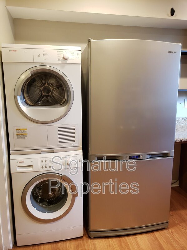 Building Photo - 303 W Clay St