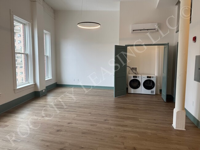 Building Photo - 151 St Paul St