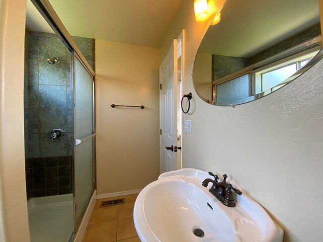 Building Photo - Charming Two Bedroom Napa Home for Rent – ...