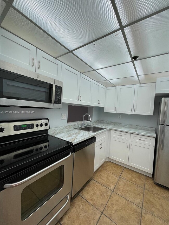 Building Photo - 8730 SW 133rd Avenue Rd