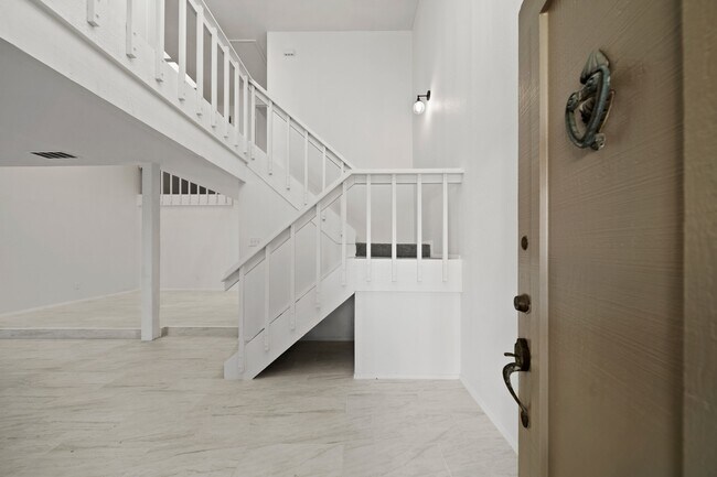 Building Photo - 11650 Village Pl Dr