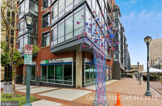 Building Photo - 868 College Pkwy