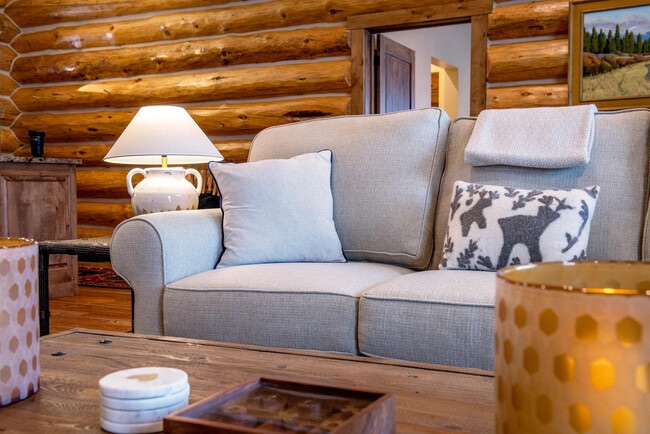 Building Photo - 1330 Larsen Ln