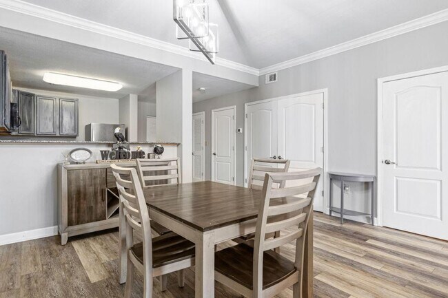 Building Photo - 124 Plaza Dr