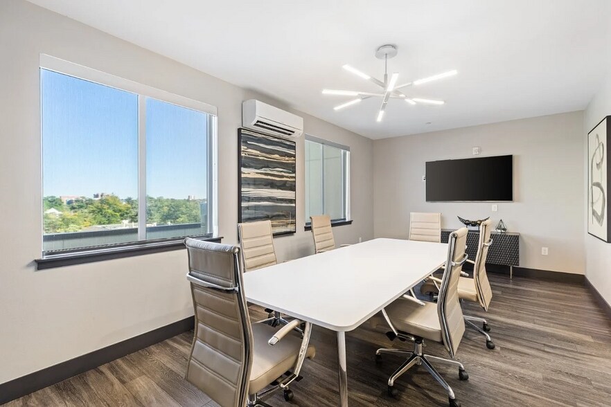 Building Photo - 2900 E 16th Ave