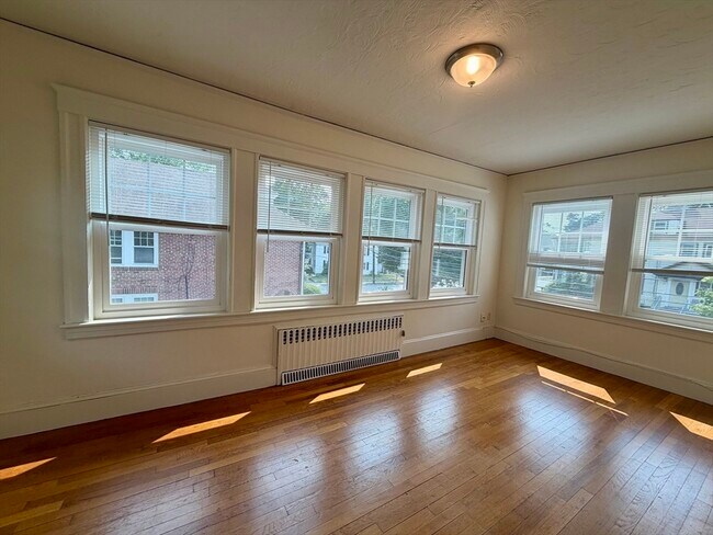 Building Photo - 56 Noble St