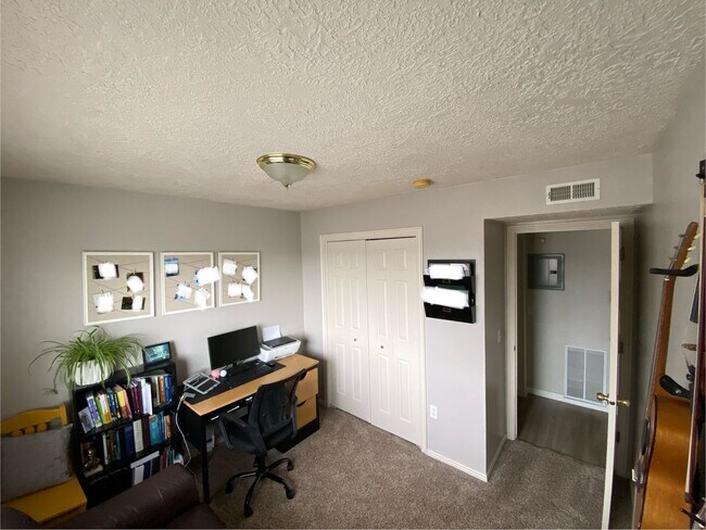 Building Photo - M520CC