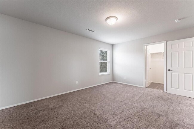 Building Photo - 6601 SW Chestnut Hill Rd