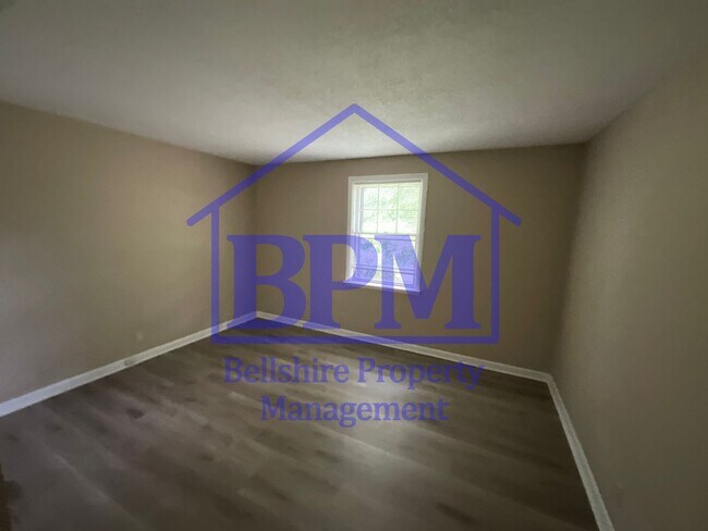 Building Photo - Charming 3 Bed, 1 Bath Home on Falcon Dr –...