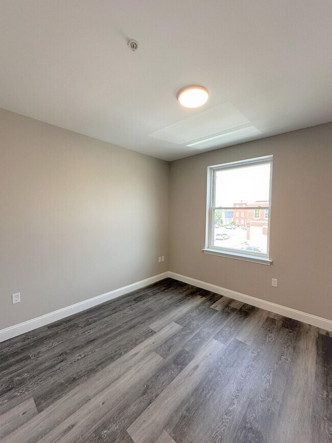 Building Photo - 530 Chestnut St