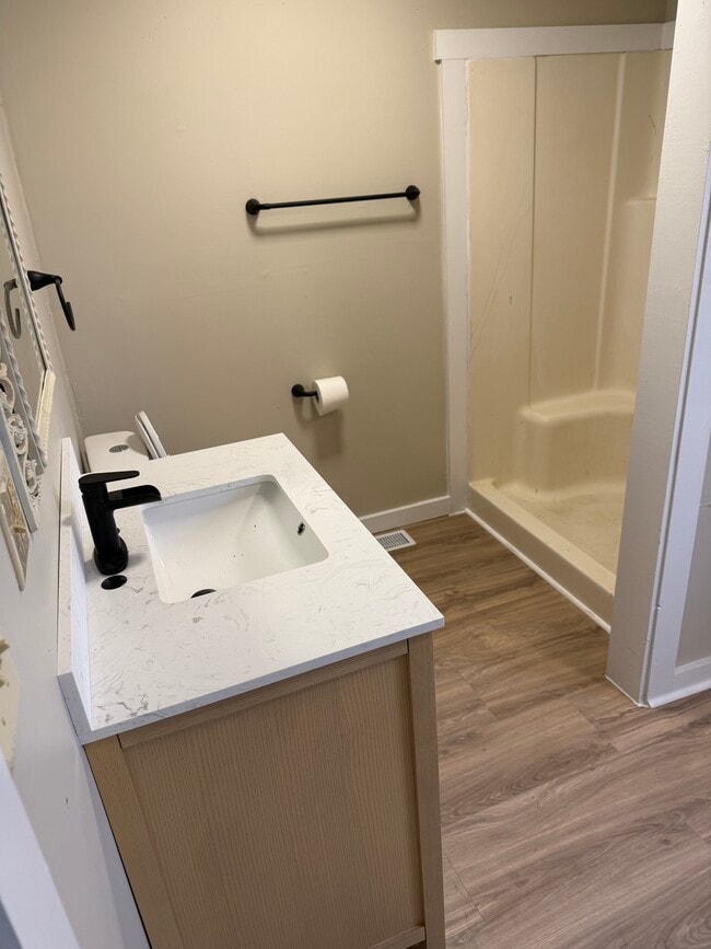 Building Photo - 1606 N Lindsay St