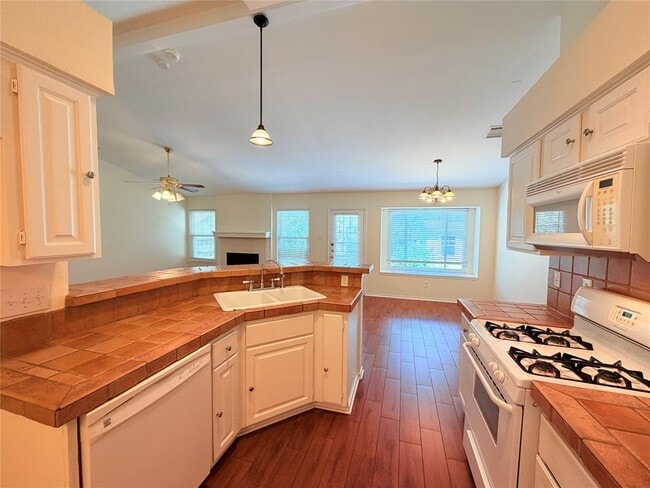 Building Photo - 1703 Hatch Rd